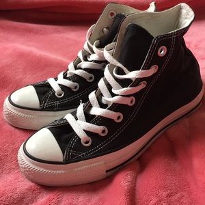 Black/White High Top chuck taylor women’s 6